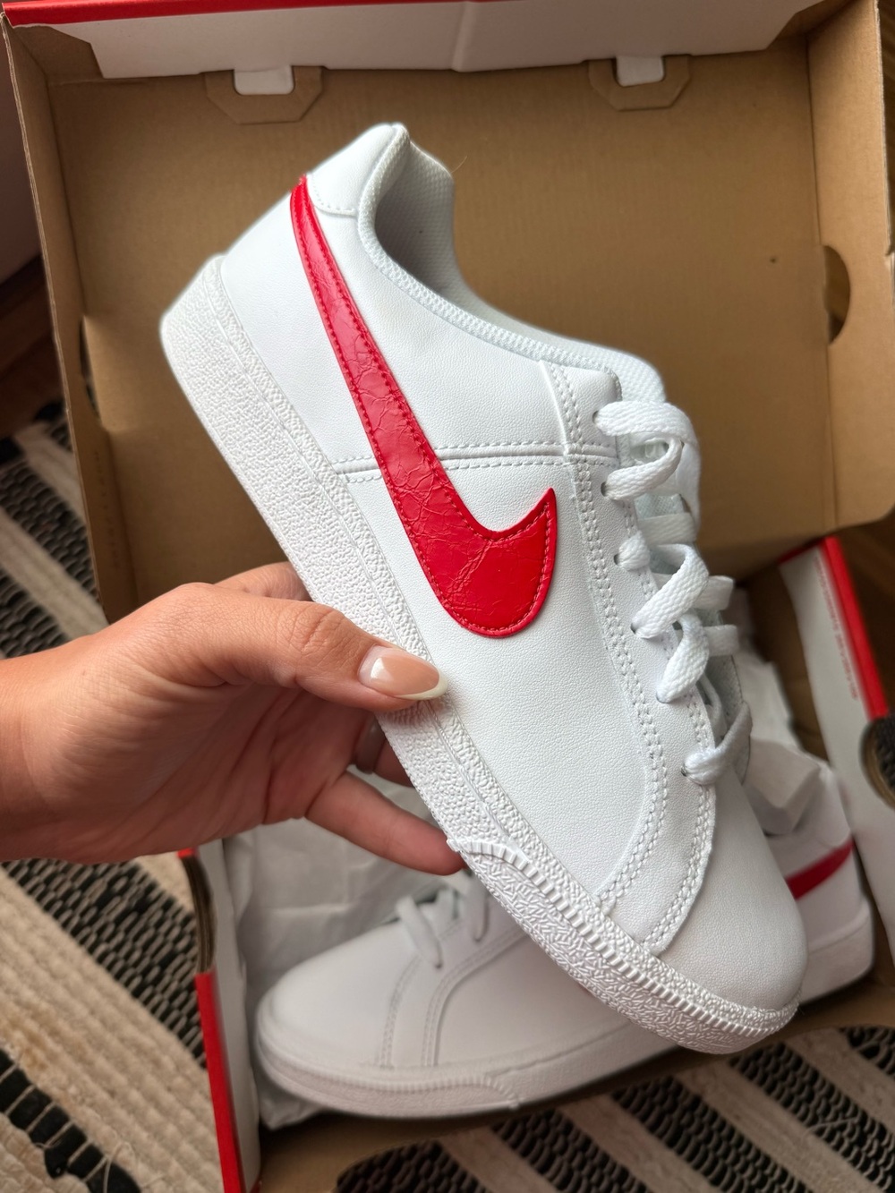 Women’s NIKE COURT ROYALE
